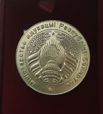 Сто выпускников школ Пинска получат сегодня золотые и серебряные медали